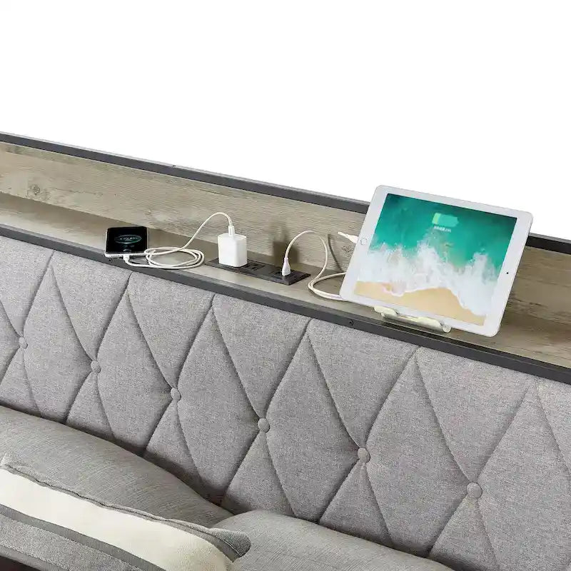 Letto matrimoniale grigio con stazione di ricarica