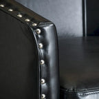 Poltrona Club in similpelle nera con borchie argentate e struttura in legno massello