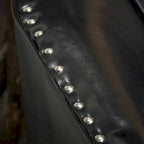 Poltrona Club in similpelle nera con borchie argentate e struttura in legno massello