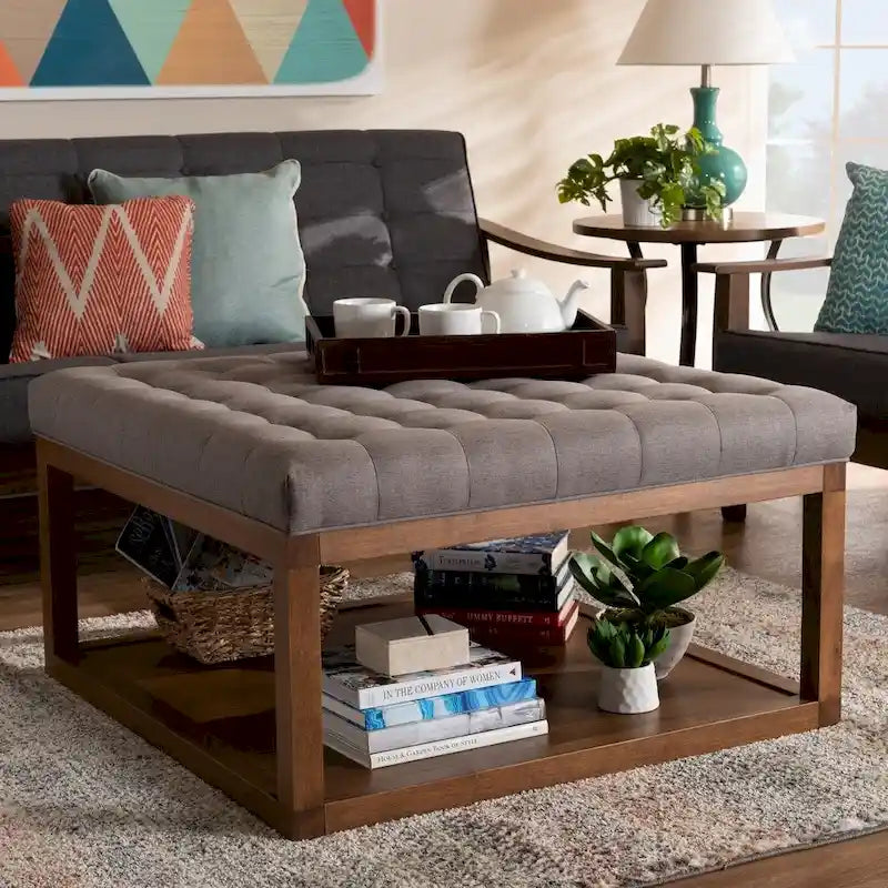 Pouf da cocktail imbottito capitonné con ripiano inferiore - Finitura noce
