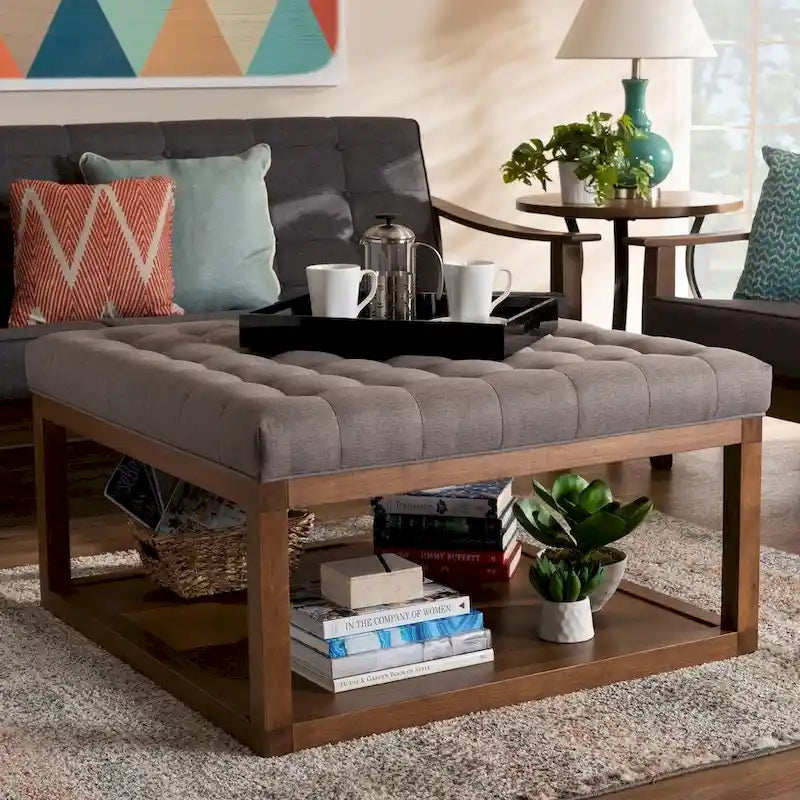 Pouf da cocktail imbottito capitonné con ripiano inferiore - Finitura noce