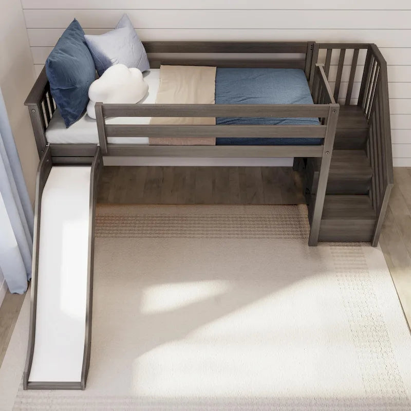 Classico letto a soppalco basso per due persone con scale, scivolo facile e tenda