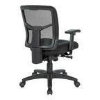 Sedia da ufficio con schienale in rete e braccioli regolabili in altezza