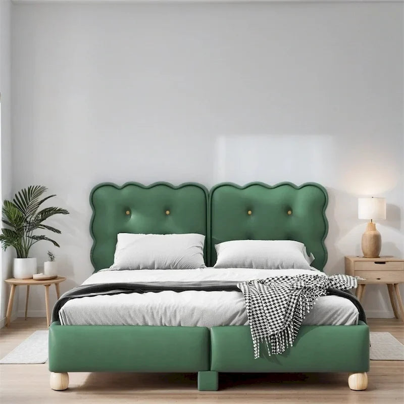 Letto matrimoniale imbottito con struttura in legno e doghe, con gambe di supporto