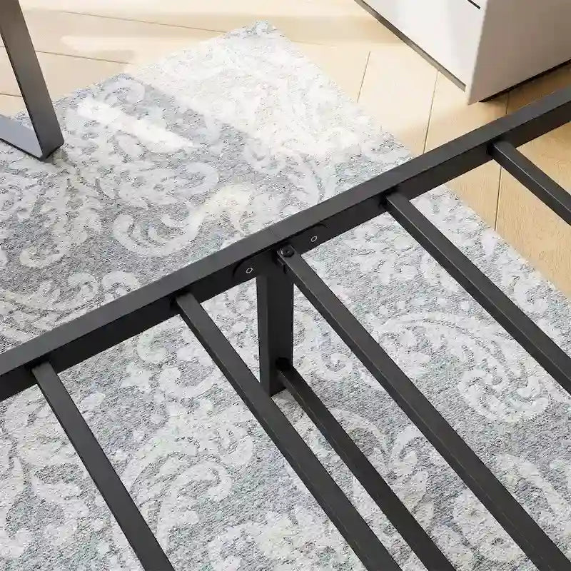 Base letto matrimoniale con testiera in legno e contenitore sotto il letto
