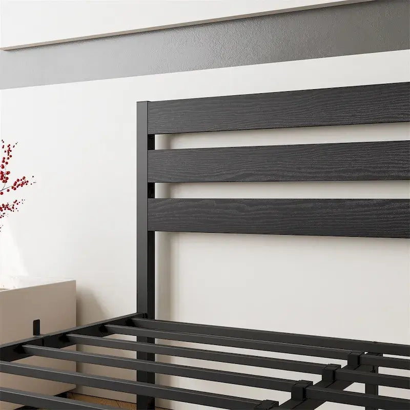 Base letto matrimoniale con testiera in legno e contenitore sotto il letto