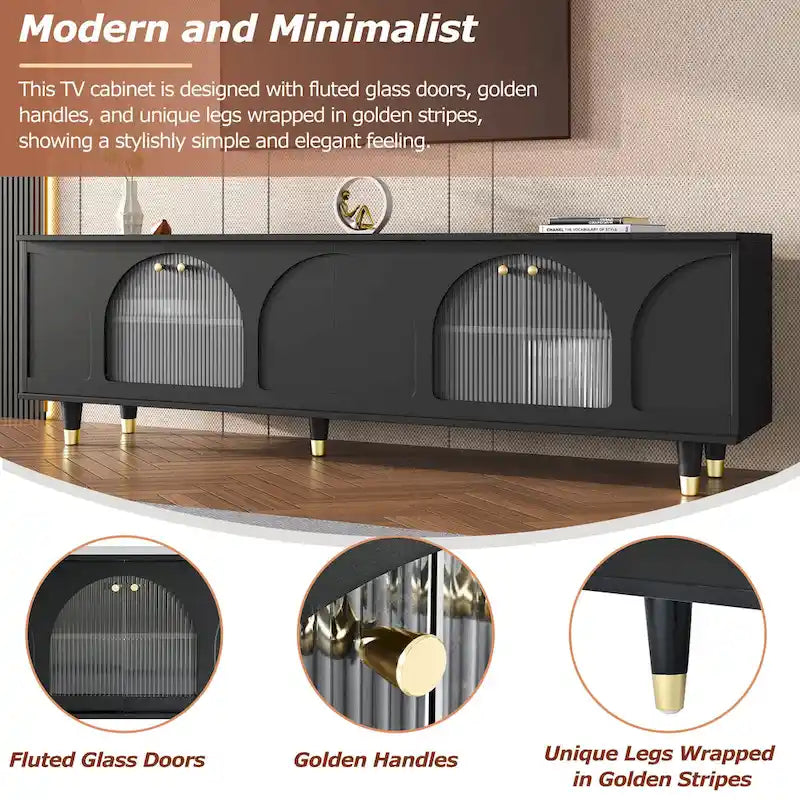 Elegante consolle multimediale con maniglie dorate e ante in vetro a coste ad arco